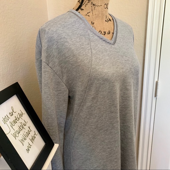 H by HALSTON : Grey V-Neck Sweater EUC - Picture 8 of 10